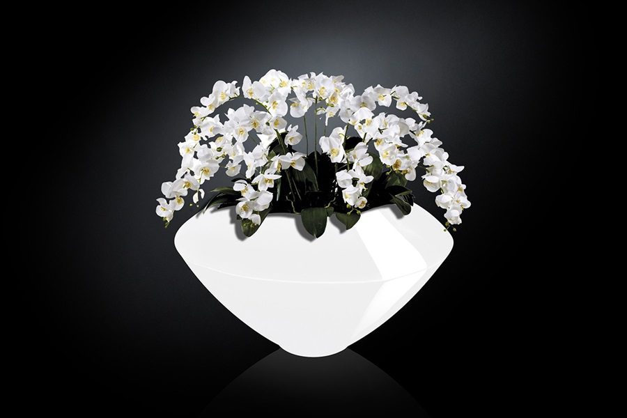 fleurs artificielles blanches