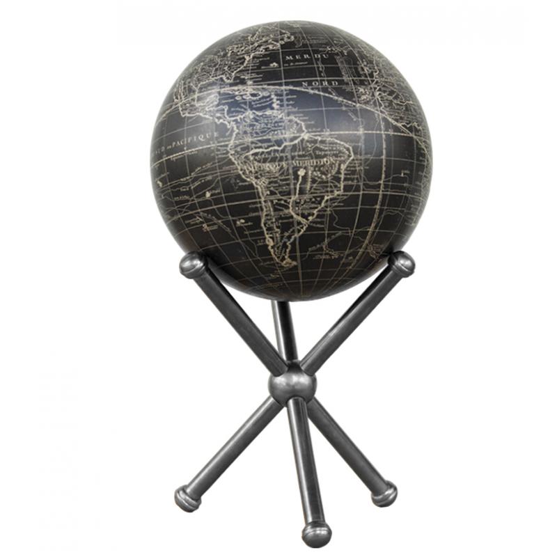 Globe élégant sur le bureau