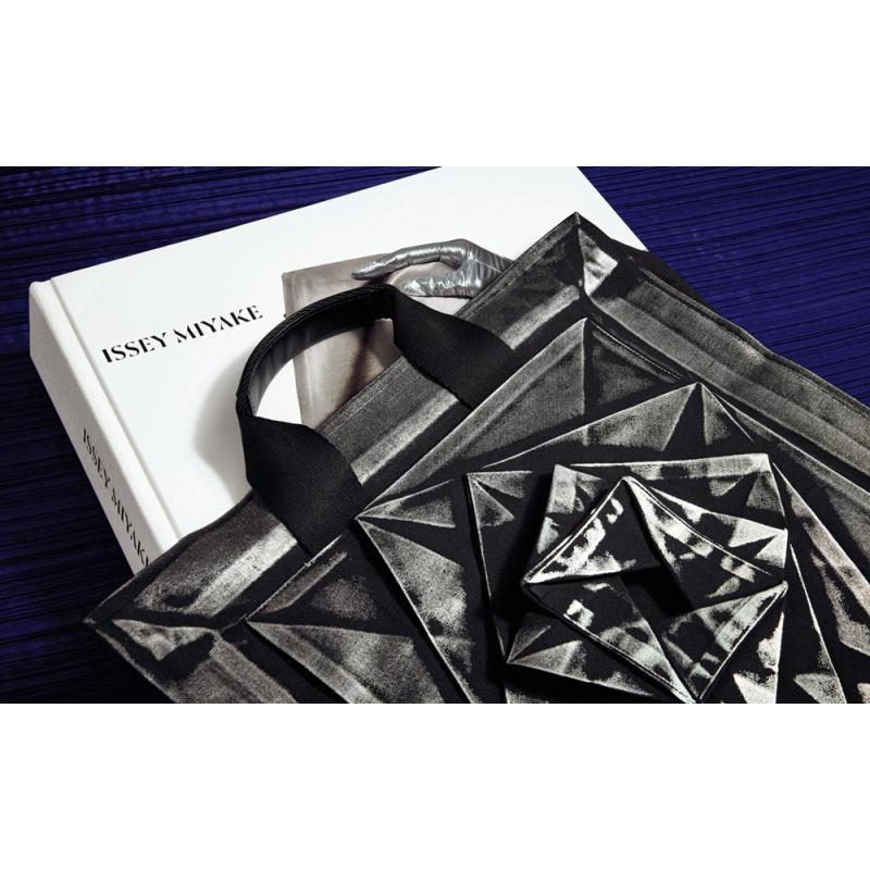 Issey Miyake-Taschen