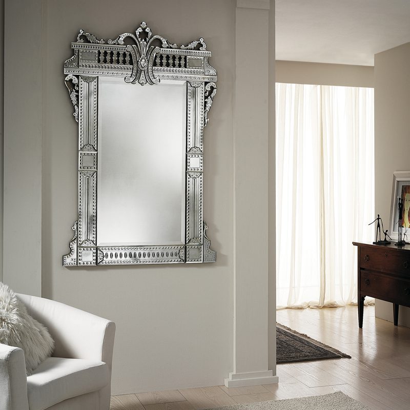 Miroir italien pour un appartement luxueux