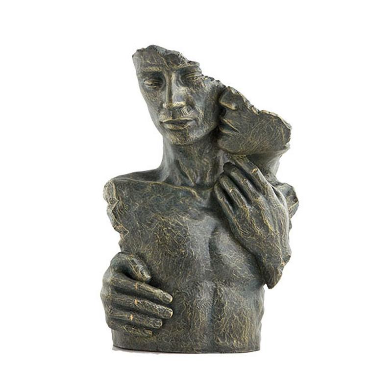 Quoi acheter une sculpture romantique de couple de jeunes mariés