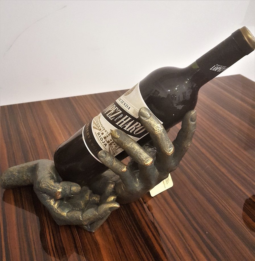 sculpture de mains de vin