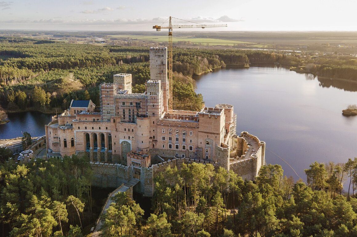 Le château de Stobnica… un lotissement !? Sera-t-il possible d’y vivre ?