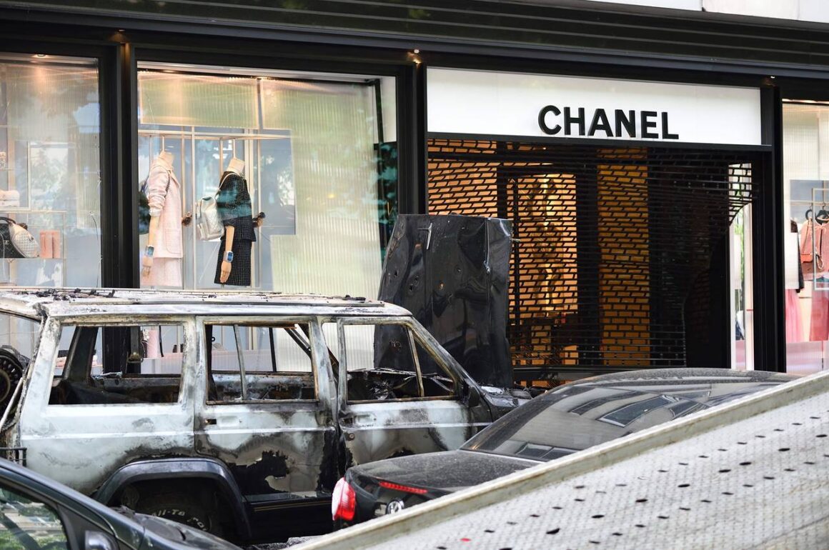 Vol dans la boutique Chanel