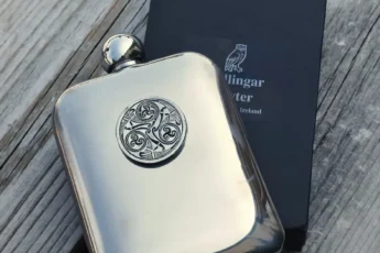 À qui offrir une flasque en cadeau