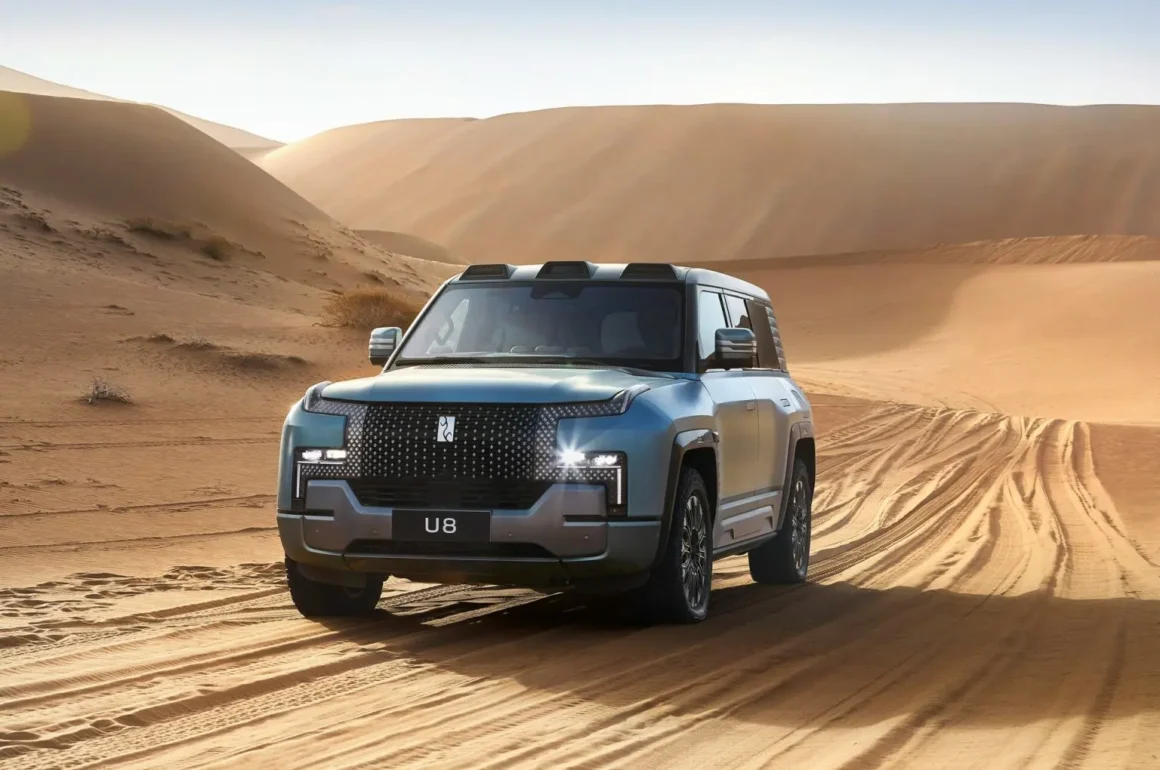 Le Yangwang U8 de BYD redéfinit le tout-terrain de luxe