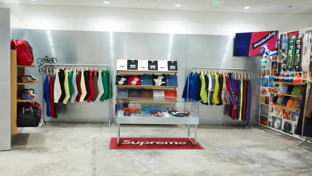 Supreme : la marque streetwear américaine culte passée au crible