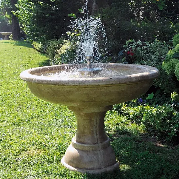 Fontaine dans le jardin Quelle